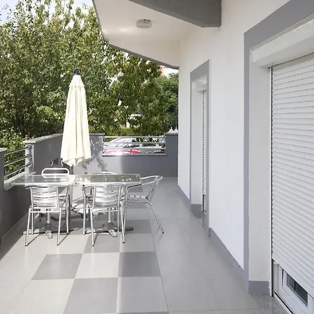 Kiki, No 1 Apartman